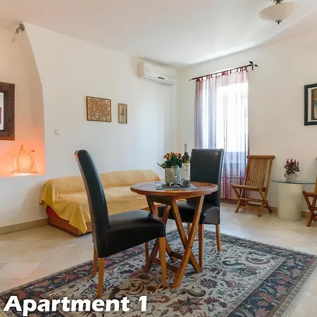 Art Apartments Vrsar Exterior photo