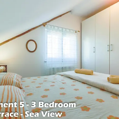 Art Apartments Vrsar Exterior photo