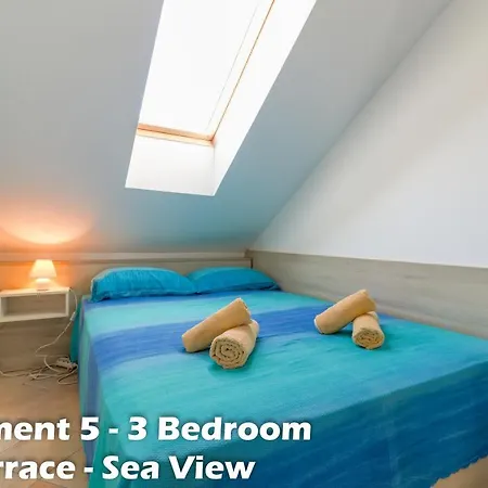 Art Apartments Vrsar Exterior photo