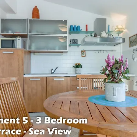 Art Apartments Vrsar Exterior photo
