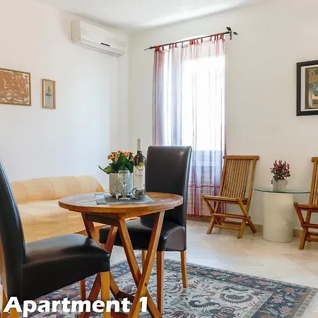 Art Apartments Vrsar Exterior photo