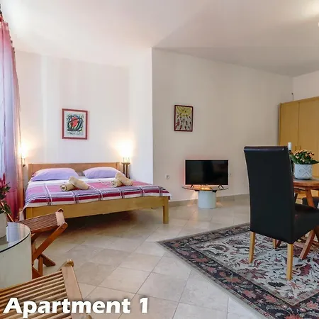 Art Apartments Vrsar Exterior photo