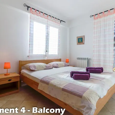 Art Apartments Vrsar Exterior photo