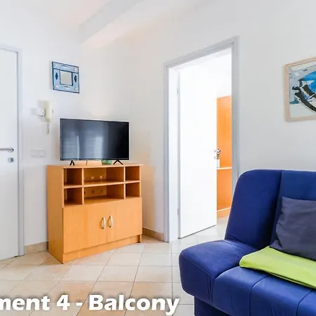 Art Apartments Vrsar Exterior photo